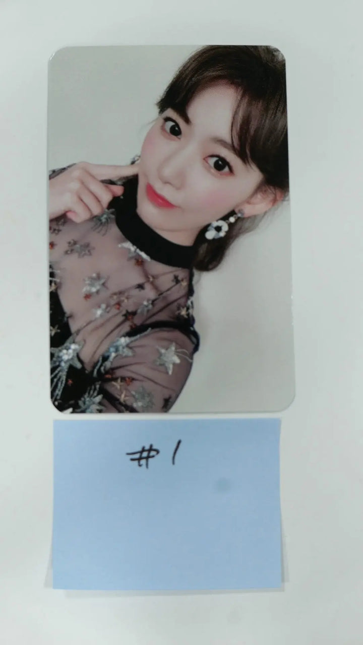Miyawaki Sakura (of Iz*One, IZONE) "Heart*Iz " - Broadcast Photocard - HALLYUSUPERSTORE
