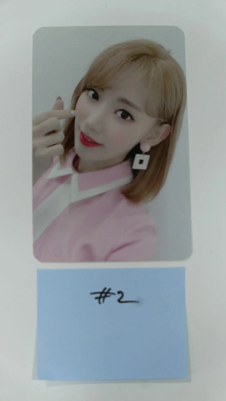 Miyawaki Sakura (of Iz*One, IZONE) "Heart*Iz " - Broadcast Photocard - HALLYUSUPERSTORE