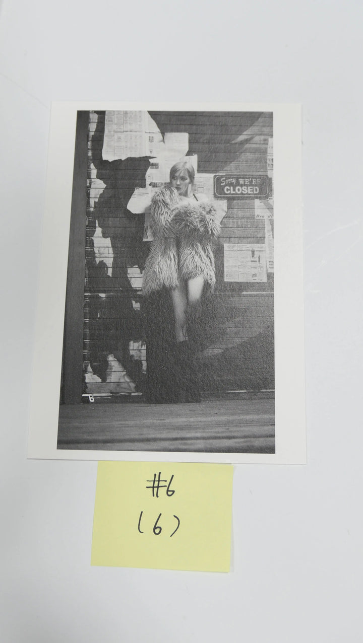 Rose (of Blackpink) -R-   Official Postcard - HALLYUSUPERSTORE