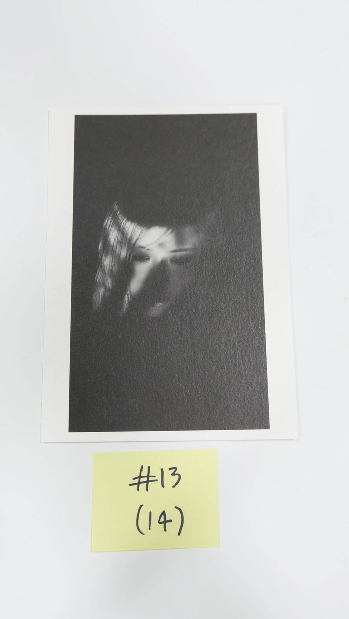 Rose (of Blackpink) -R-   Official Postcard - HALLYUSUPERSTORE