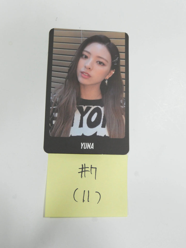 ITZY IT'Z ME - OFFICIAL PHOTOCARD - HALLYUSUPERSTORE