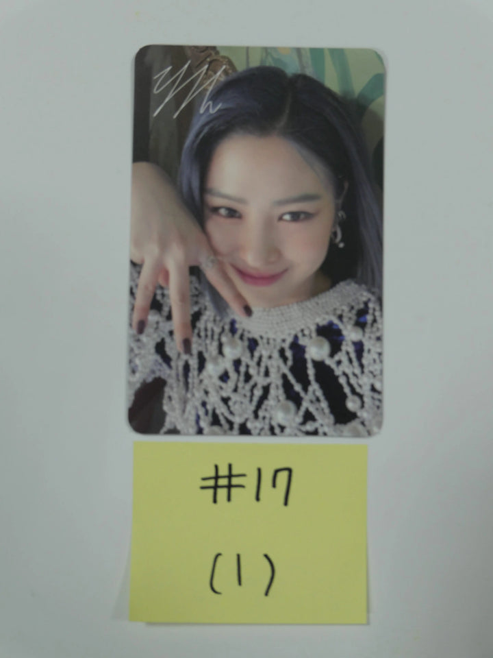 ITZY IT'Z ME - OFFICIAL PHOTOCARD - HALLYUSUPERSTORE