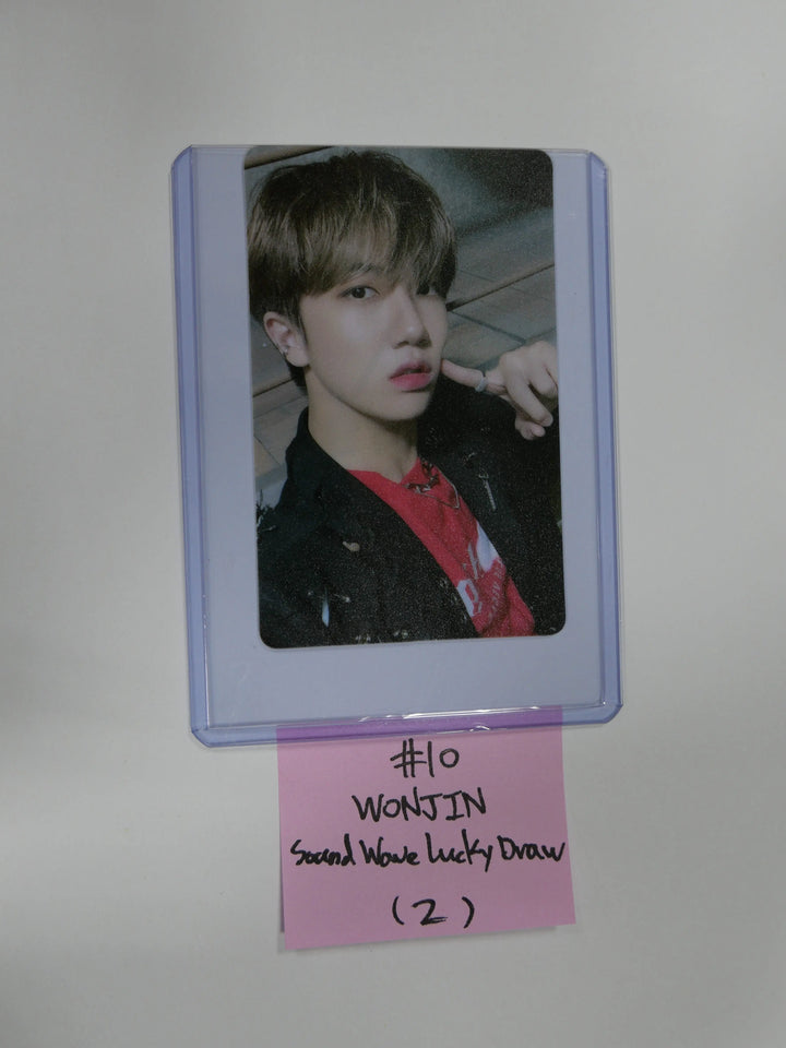 Cravity 'HIDEOUT : BE OUR VOICE' - LUCKY DRAW PLASTIC PHOTO CARD VER. 2 - HALLYUSUPERSTORE
