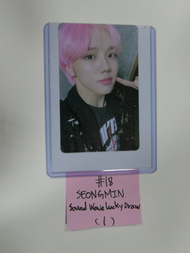 Cravity 'HIDEOUT : BE OUR VOICE' - LUCKY DRAW PLASTIC PHOTO CARD VER. 2 - HALLYUSUPERSTORE