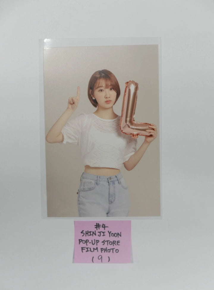 Weeekly - Happy Birthday Weeekly! POP-UP Store Film Photocard (Soo Jin, Ji Yoon & Zoa) - HALLYUSUPERSTORE