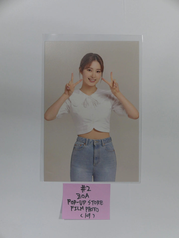 Weeekly - Happy Birthday Weeekly! POP-UP Store Film Photocard (Soo Jin, Ji Yoon & Zoa) - HALLYUSUPERSTORE