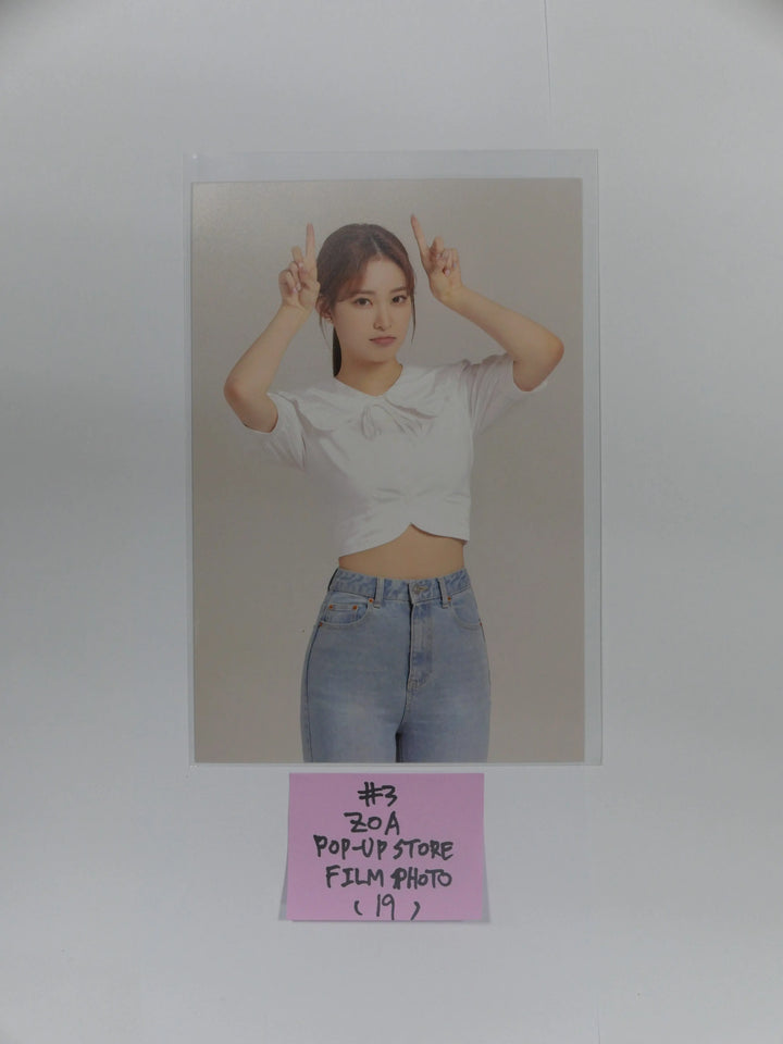 Weeekly - Happy Birthday Weeekly! POP-UP Store Film Photocard (Soo Jin, Ji Yoon & Zoa) - HALLYUSUPERSTORE
