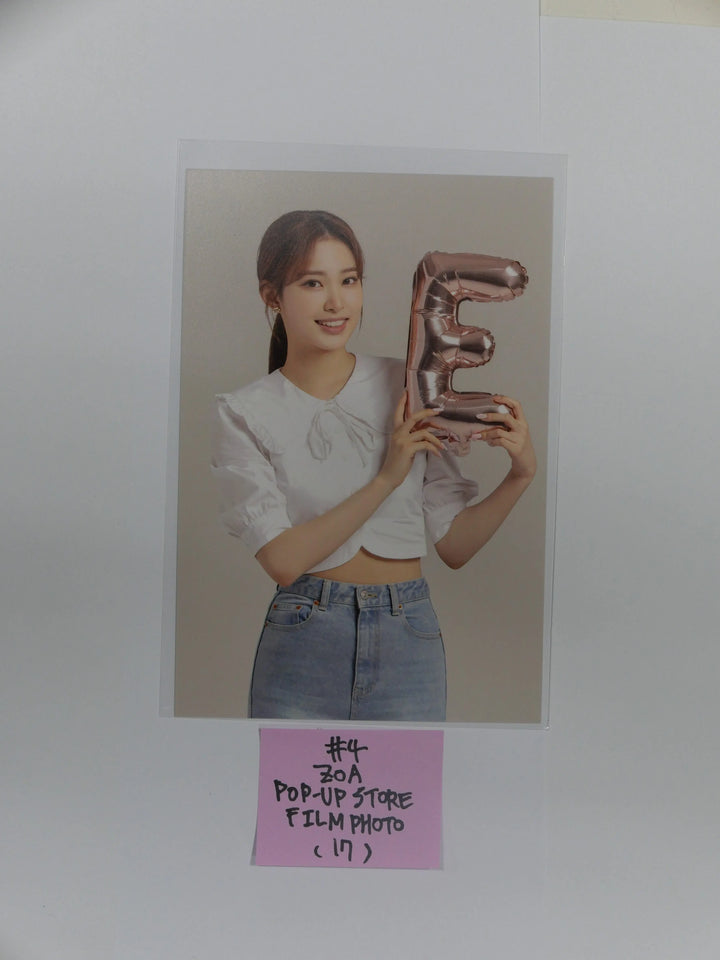 Weeekly - Happy Birthday Weeekly! POP-UP Store Film Photocard (Soo Jin, Ji Yoon & Zoa) - HALLYUSUPERSTORE