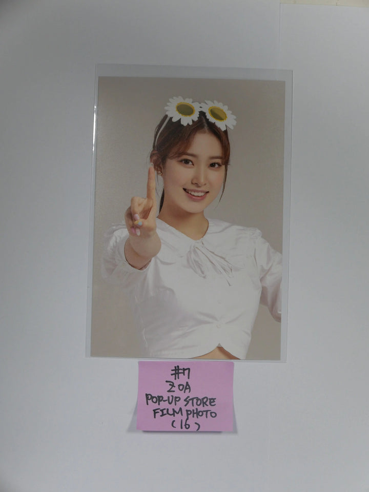 Weeekly - Happy Birthday Weeekly! POP-UP Store Film Photocard (Soo Jin, Ji Yoon & Zoa) - HALLYUSUPERSTORE