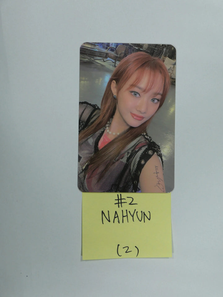 HOT ISSUE 1st Single Album 'ICONS' - Official Photocard - HALLYUSUPERSTORE
