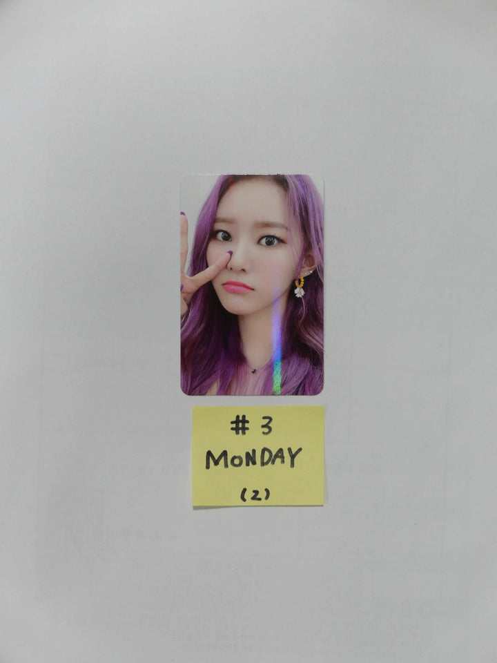 Weeekly "Play Game : Holiday" 4th Mini - YGLOBAL Fansign Event Hologram Photocard - HALLYUSUPERSTORE