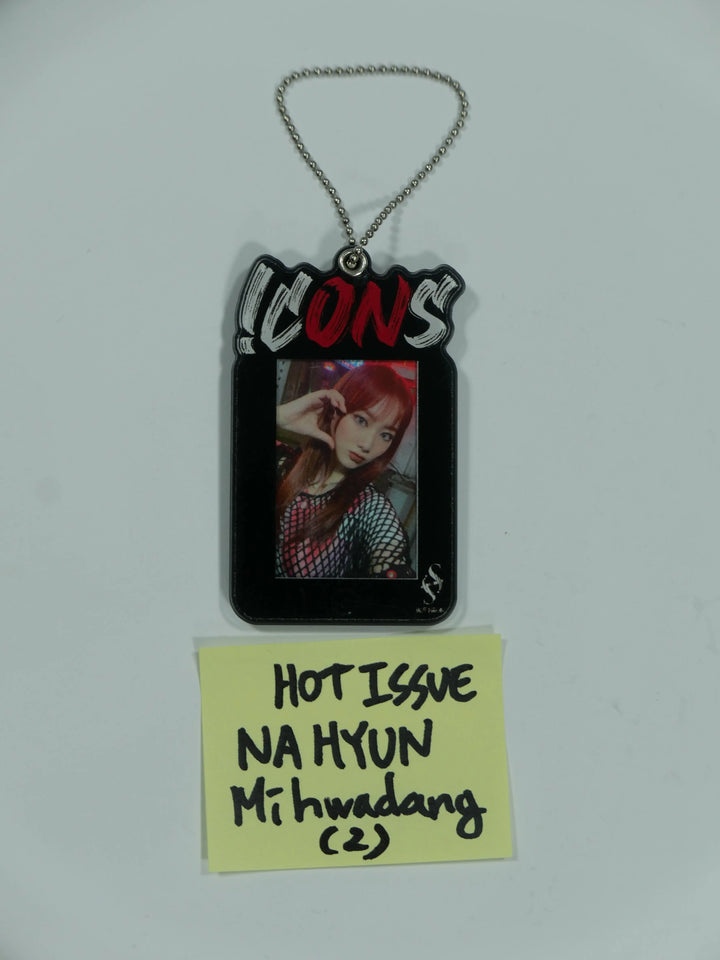HOT ISSUE 1st Single Album 'ICONS' - Fansign Event Winner Keyring - HALLYUSUPERSTORE