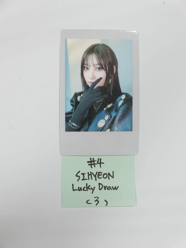 Everglow 'Return of The Girl' - Apple Music Luckydraw Photocard - HALLYUSUPERSTORE