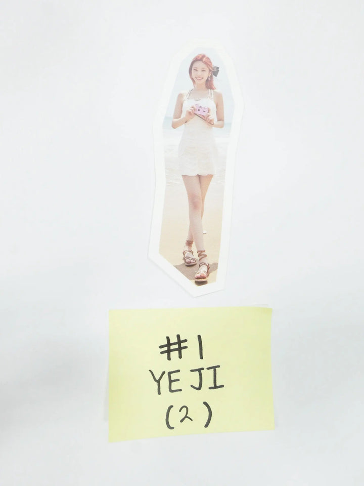 ITZY 'Best Friends Forever' - 2022 Season's Greetings Trading Card Sticker (3) - HALLYUSUPERSTORE