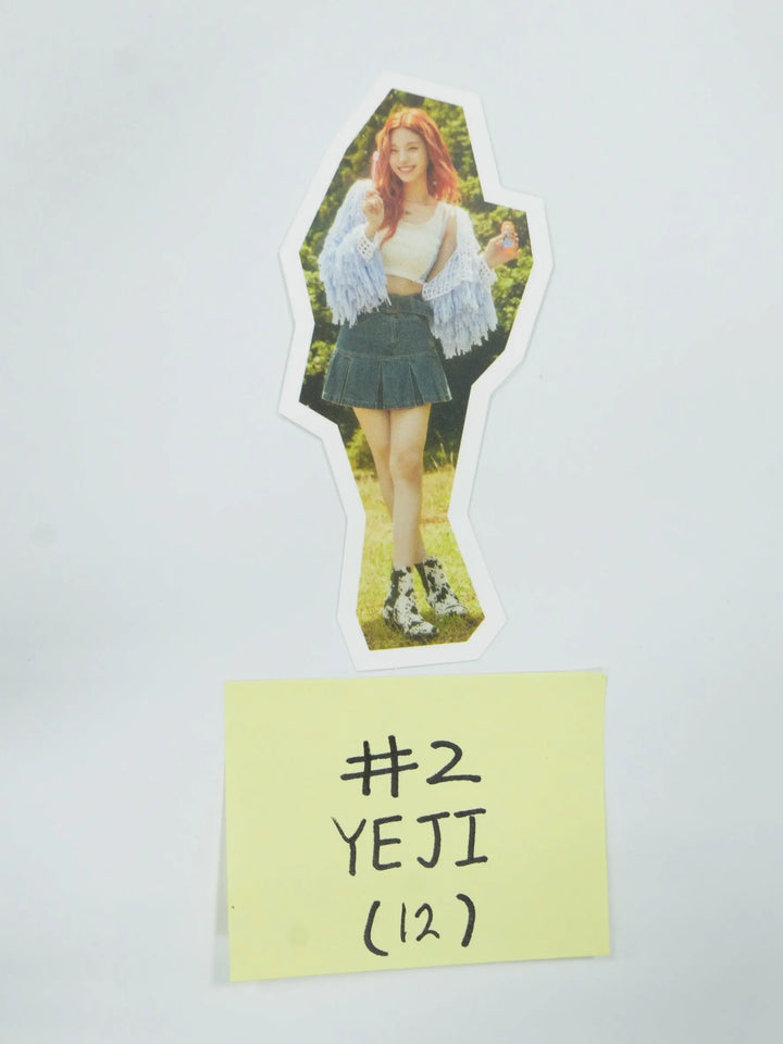 ITZY 'Best Friends Forever' - 2022 Season's Greetings Trading Card Sticker (3) - HALLYUSUPERSTORE