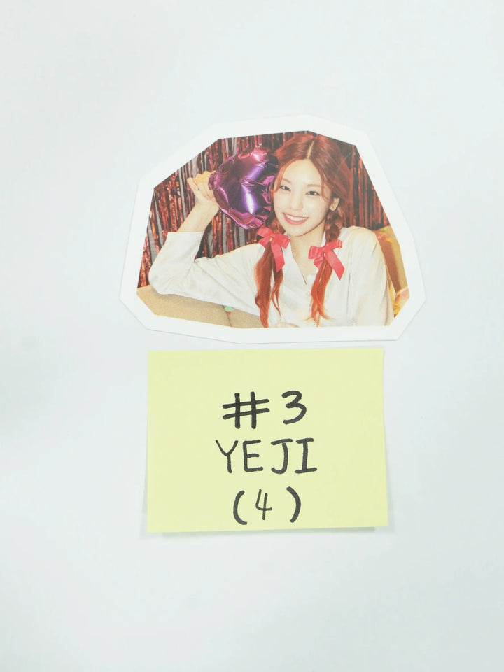 ITZY 'Best Friends Forever' - 2022 Season's Greetings Trading Card Sticker (3) - HALLYUSUPERSTORE