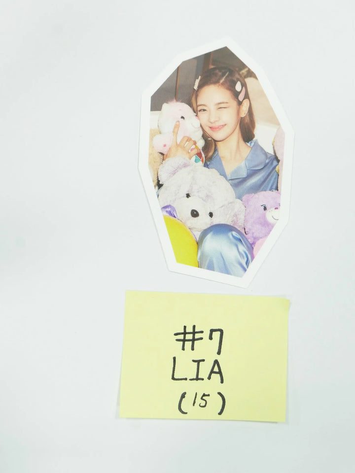 ITZY 'Best Friends Forever' - 2022 Season's Greetings Trading Card Sticker (3) - HALLYUSUPERSTORE