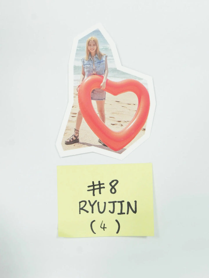 ITZY 'Best Friends Forever' - 2022 Season's Greetings Trading Card Sticker (3) - HALLYUSUPERSTORE