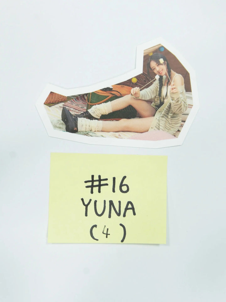 ITZY 'Best Friends Forever' - 2022 Season's Greetings Trading Card Sticker (3) - HALLYUSUPERSTORE
