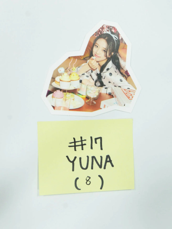 ITZY 'Best Friends Forever' - 2022 Season's Greetings Trading Card Sticker (3) - HALLYUSUPERSTORE