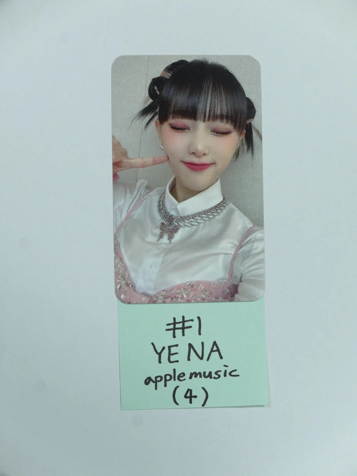 YENA "ˣ‿ˣ (SMiLEY)" - Apple Music Fansign Event Photocard - HALLYUSUPERSTORE