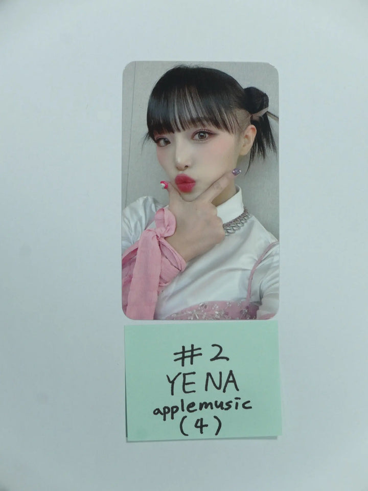 YENA "ˣ‿ˣ (SMiLEY)" - Apple Music Fansign Event Photocard - HALLYUSUPERSTORE