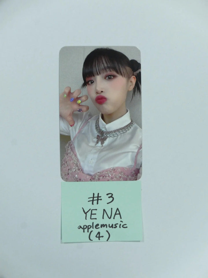 YENA "ˣ‿ˣ (SMiLEY)" - Apple Music Fansign Event Photocard - HALLYUSUPERSTORE