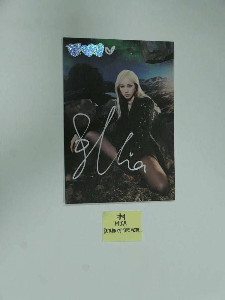 Everglow 'Return of the girl' - A Cut Page From Fansign Event Album Photo - HALLYUSUPERSTORE