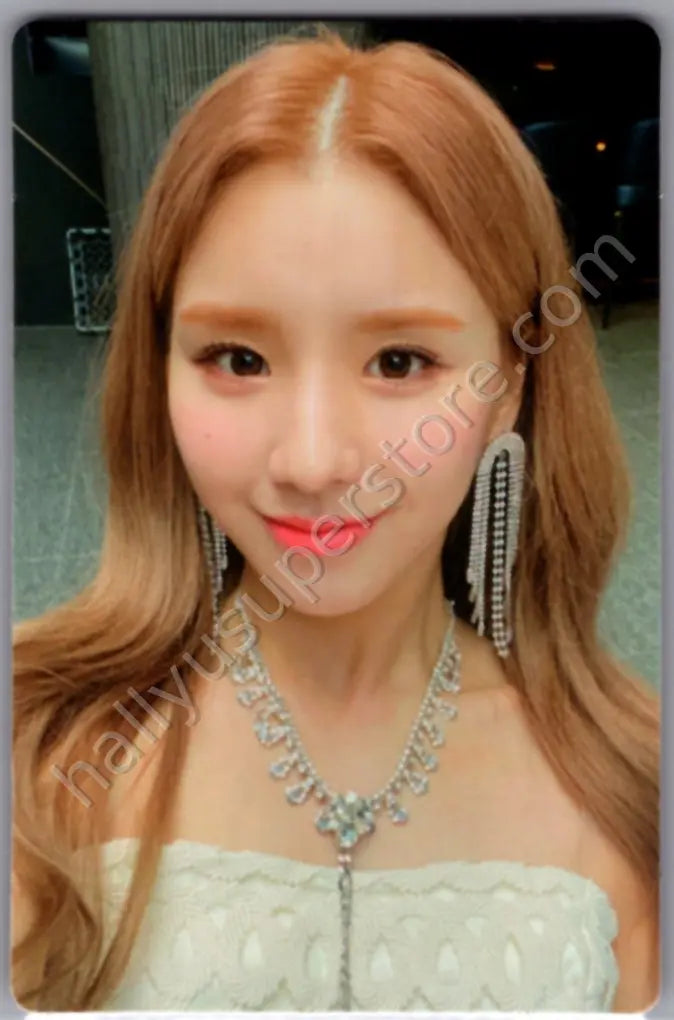 LOONA - HeeJin - Not Friends