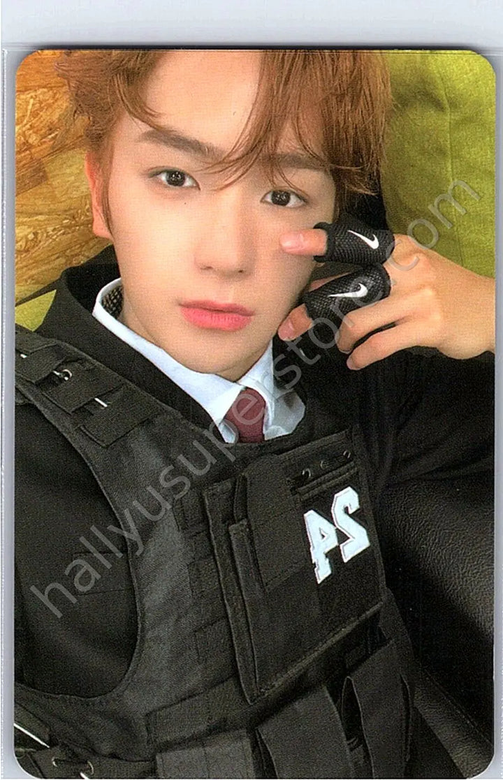 THE BOYZ - Hyunjae - Maverick album photocard doom version