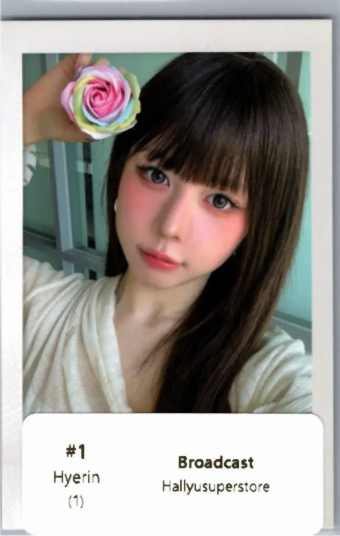 tripleS "LOVE&amp;POP" - Broadcast Polaroide type Photocard [26.10.23]