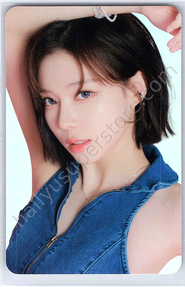 aespa - Winter - aespa - Winter - Come To My Illusion Event merch photocard holographic (hologram) hair chou chou pop-up store