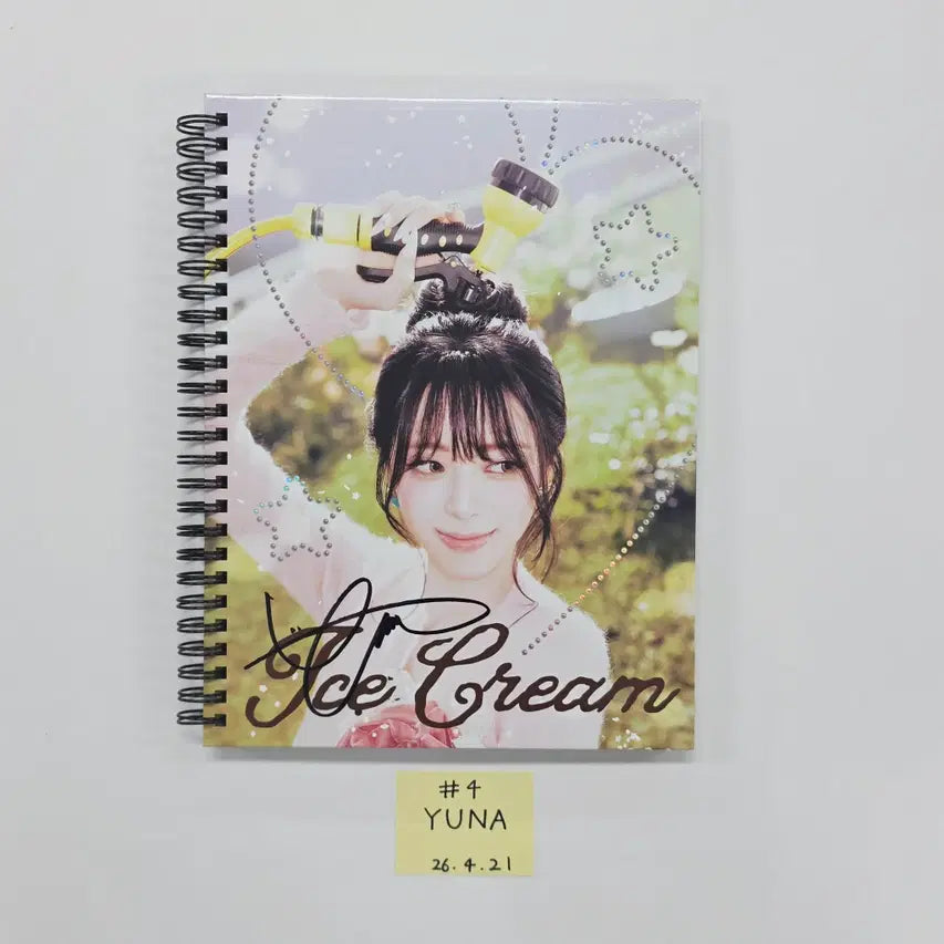 YUNA (of ITZY) 