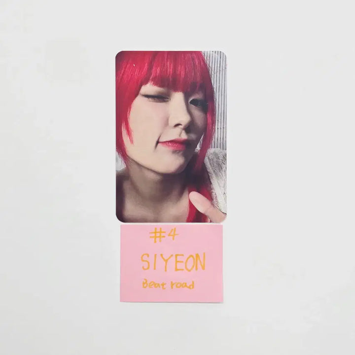 QWER - Beatroad Fansign Event Winner Photocard [26.04.23]
