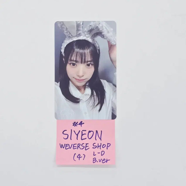 QWER "CEREMONY" - Weverse Shop Lucky Draw Event Photocard (Booklet Ver.) [26.04.28]