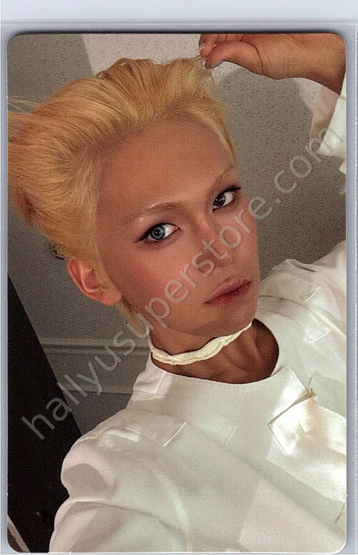 XLOV - Hyun - UXLXVE album photocard O version