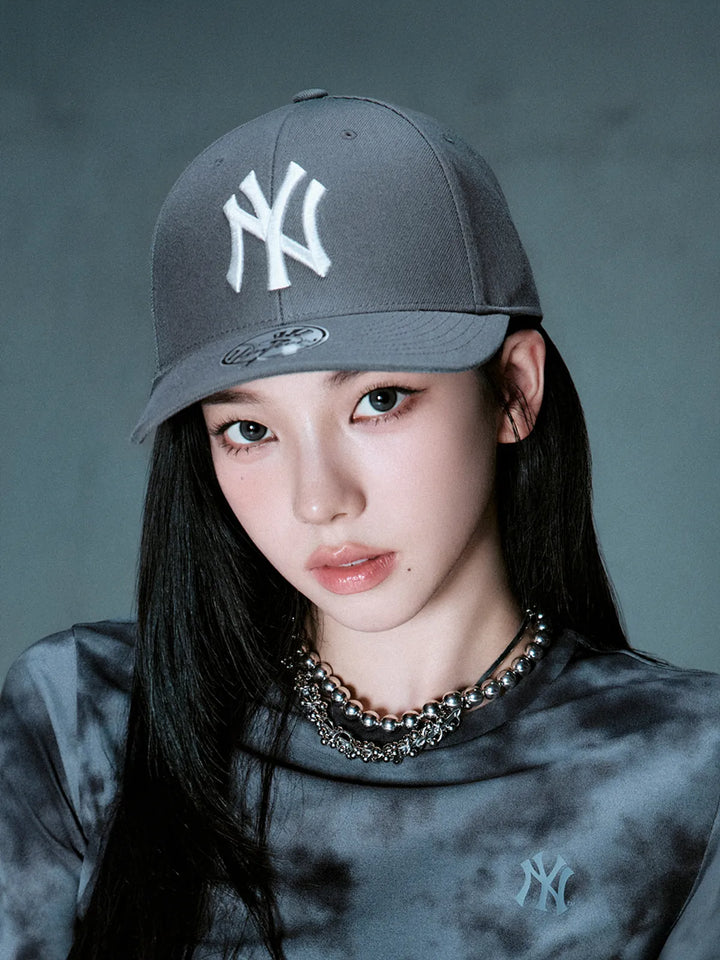 ** [Pre-Order] AESPA - Wearing KARINA MLB Signature Patch Structure Ball Cap LA (Charcoal Grey)