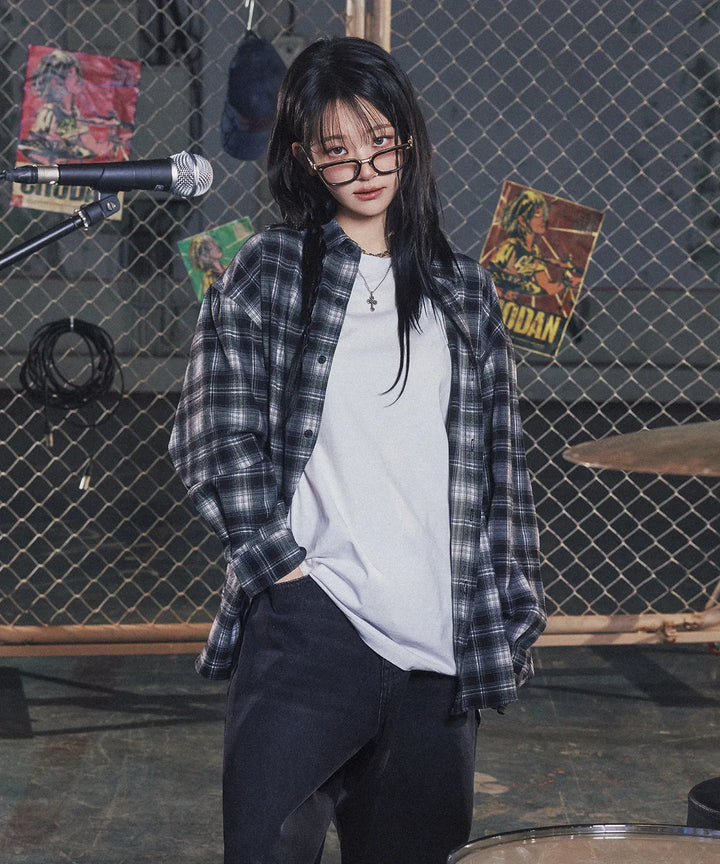 **QWER -Chodan - Signature Pose Embroidery Check Shirt_Black