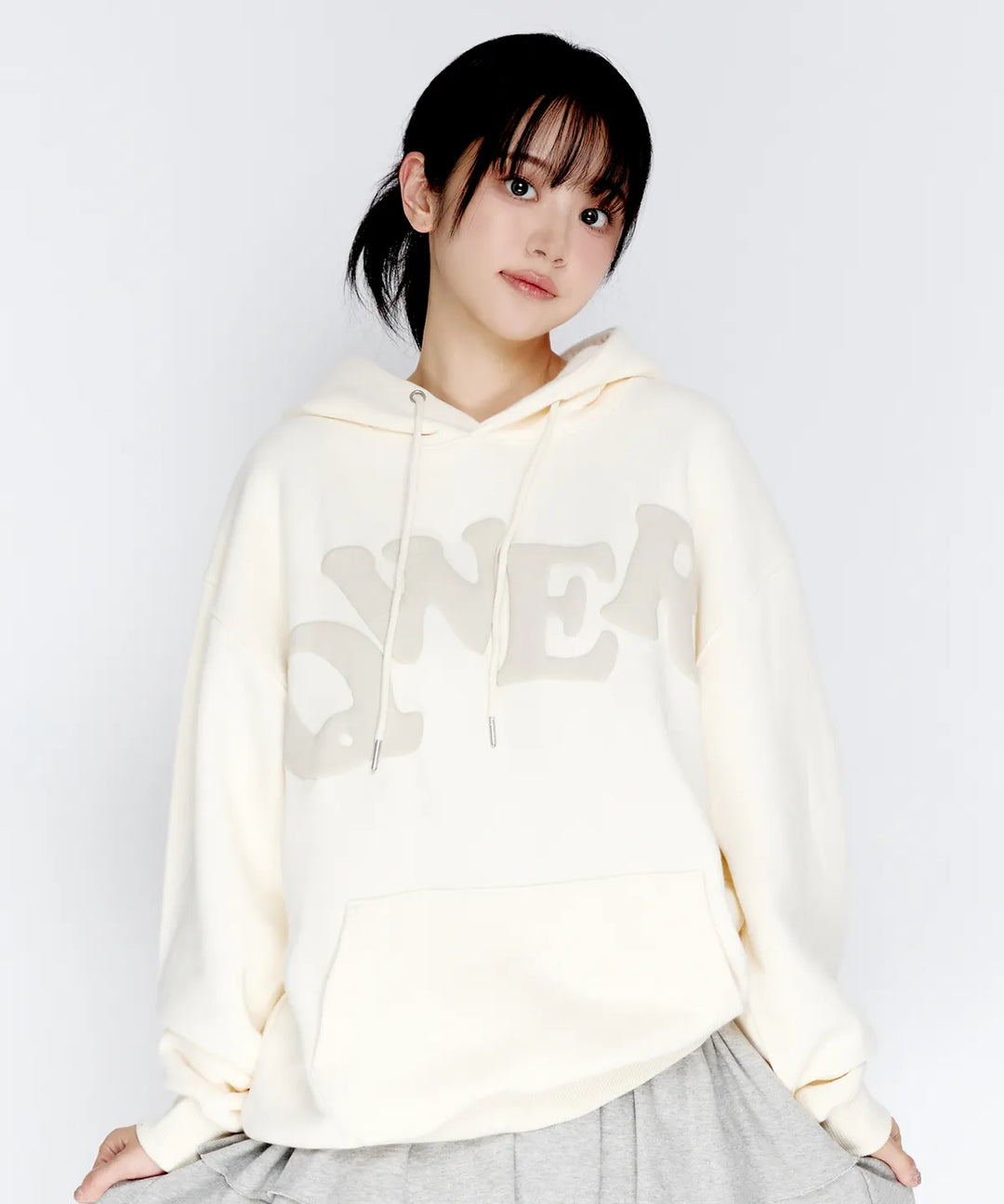 **QWER -Ames-Worldwide  QWER BIG TYPO HOODIE CREAM