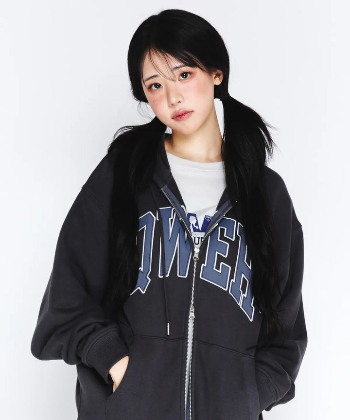 **QWER -Ames-Worldwide  QWER BASIC APPLIQUE HOODIE ZIP-UP DEEP CHARCOAL
