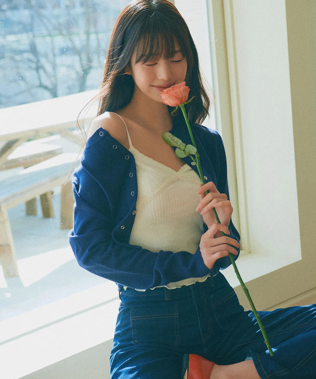 ** JANG WONYOUNG Pick (of IVE) - LACE SLEEVELESS TOP WHITE