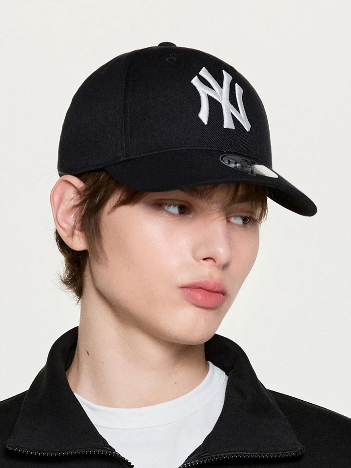** [Pre-Order] AESPA - Wearing KARINA MLBSignature Patch Stretch Ball Cap NY (Black)