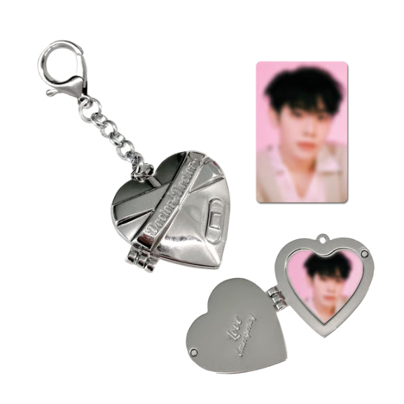 **[Pre-Order]  ZEROBASEONE "𝗕𝗟𝗨𝗘 𝗣𝗔𝗥𝗔𝗗𝗜𝗦𝗘" - POP-UP STORE Official MD [HEART PENDANT KEYRING]