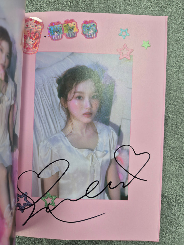 Loossemble " One of a KindL" - A Cut From Fansign Event Album (Random)[2025.05.30]