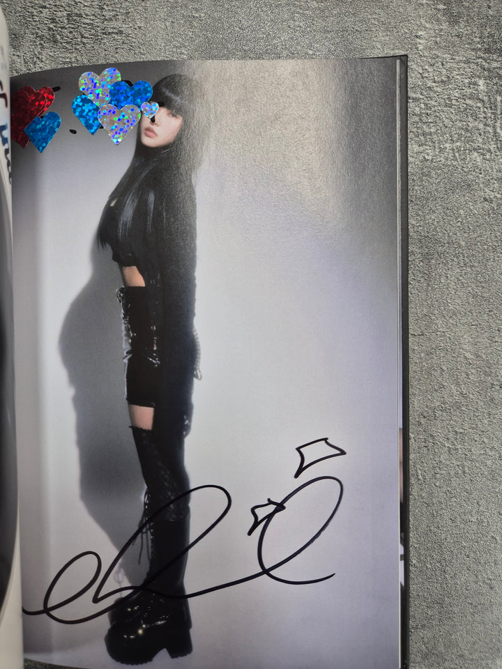 Loossemble " One of a KindL" - A Cut From Fansign Event Album (Random)[2025.05.30]