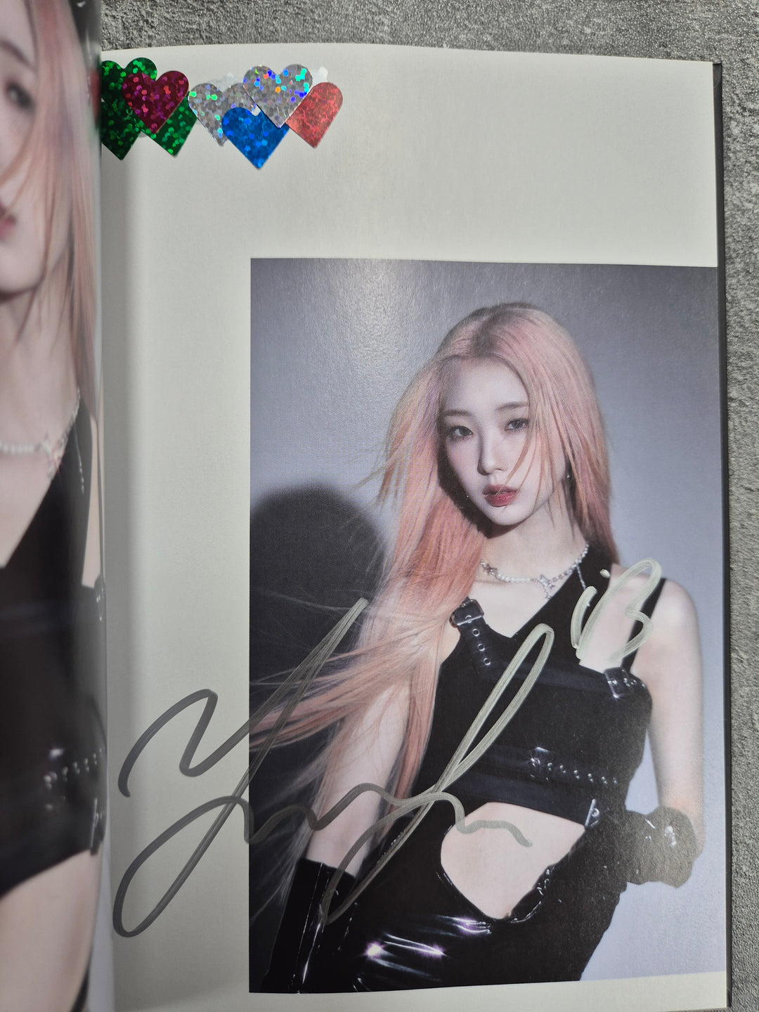 Loossemble " One of a KindL" - A Cut From Fansign Event Album (Random)[2025.05.30]