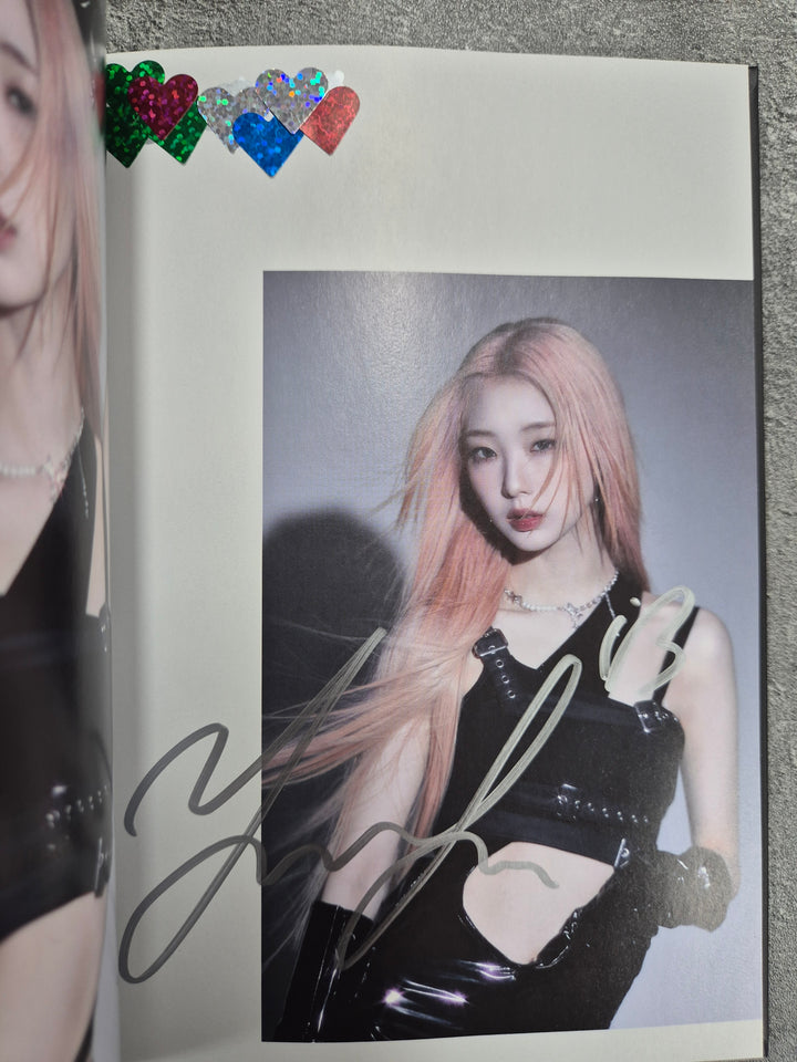 Loossemble " One of a KindL" - A Cut From Fansign Event Album (Random)[2025.05.30]
