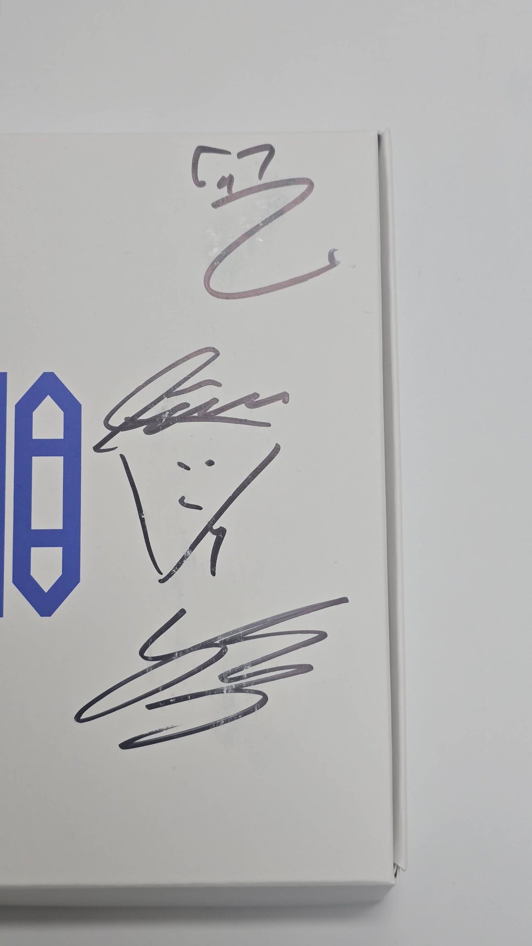 JIN (Of BTS) "Echo", IVE "IVE EMPATHY", Stray Kids "KARMA", ILLIT "bomb", TXT "Star Chapter: Together", ZEROBASEONE "CINEMA PARADISE" - Hand Autographed(Signed) Promo Album [25.10.14]