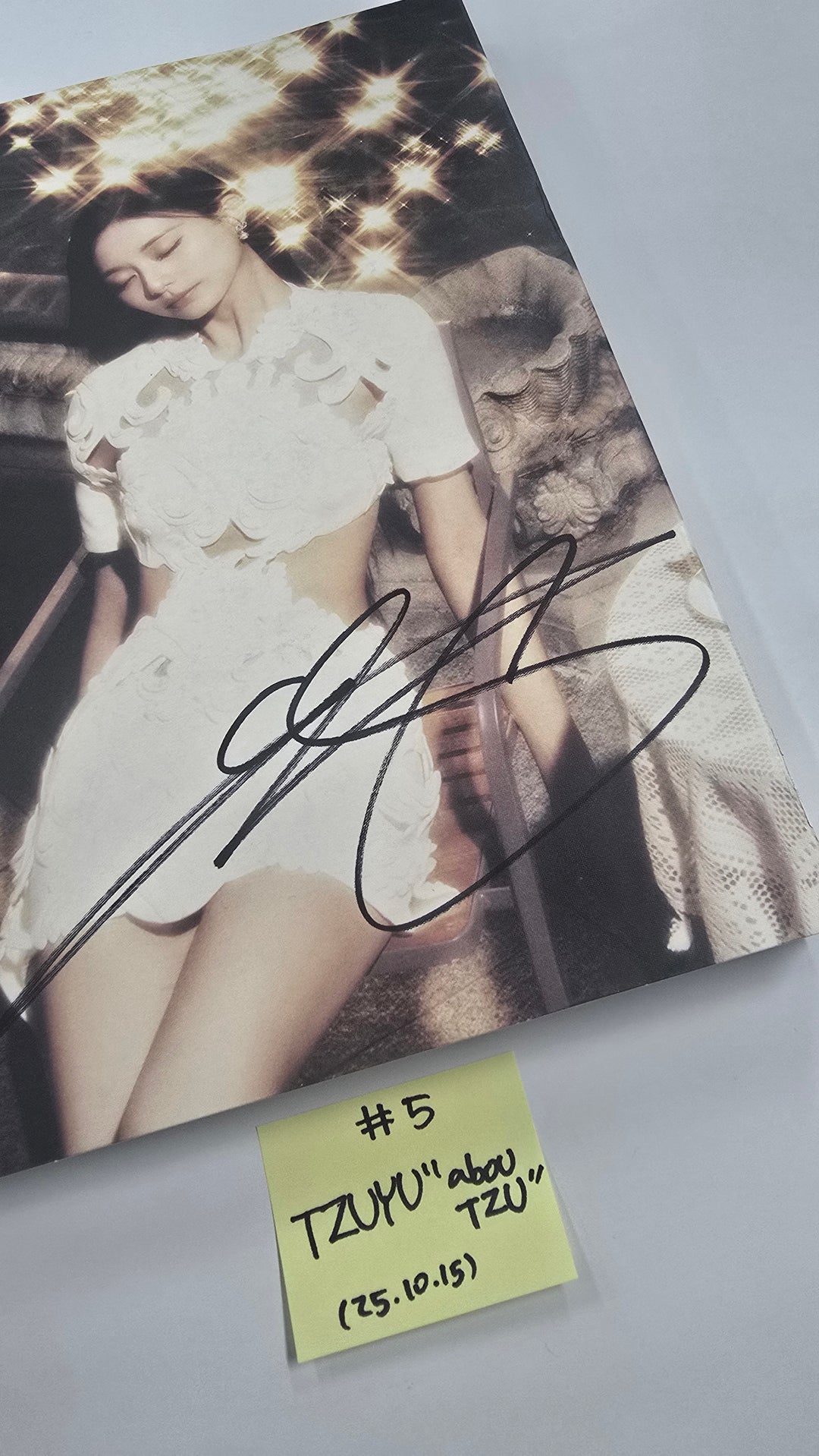 JIN (Of BTS) "Echo", DAY6 "The DECADE", TZUYU (Of TWICE) "abouTZU", Nayeon (Of TWICE) "NA", Yeji "Air", Xdinary Heroes "Beautiful Mind", NMIXX "Fe3O4: FORWARD" - Hand Autographed(Signed) Promo Album [25.10.15]