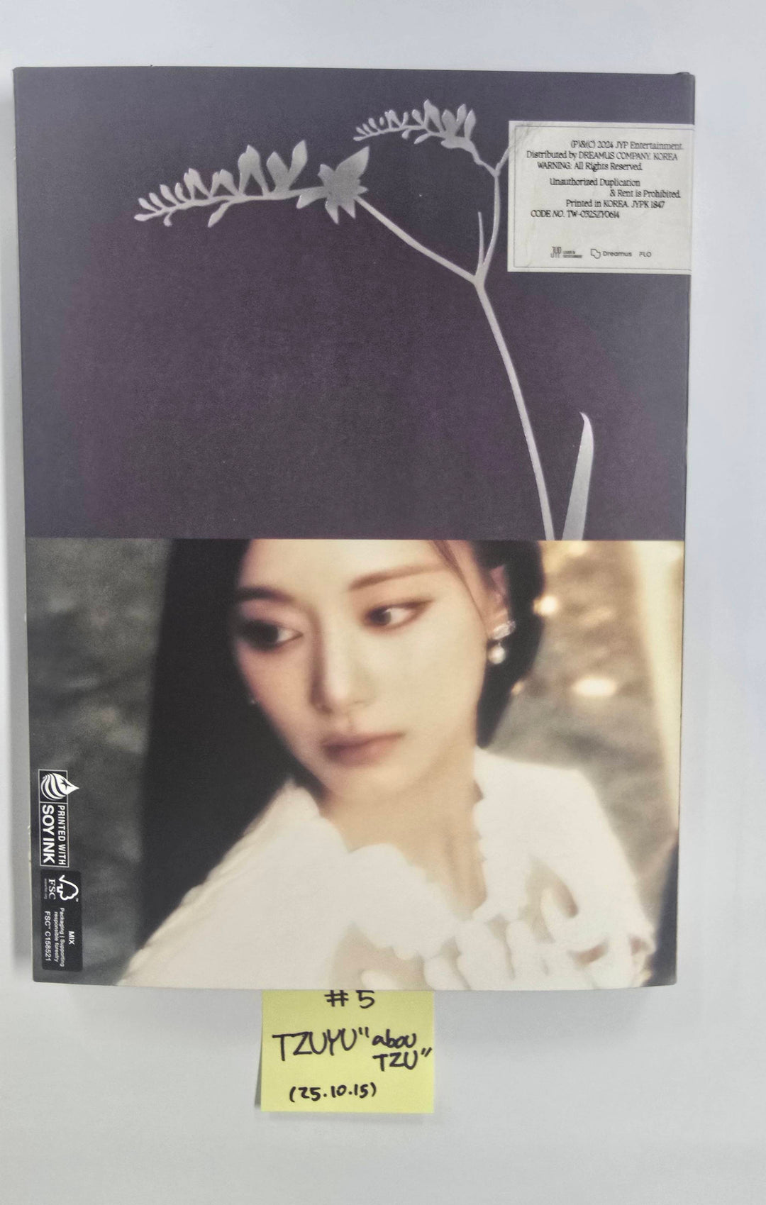 JIN (Of BTS) "Echo", DAY6 "The DECADE", TZUYU (Of TWICE) "abouTZU", Nayeon (Of TWICE) "NA", Yeji "Air", Xdinary Heroes "Beautiful Mind", NMIXX "Fe3O4: FORWARD" - Hand Autographed(Signed) Promo Album [25.10.15]